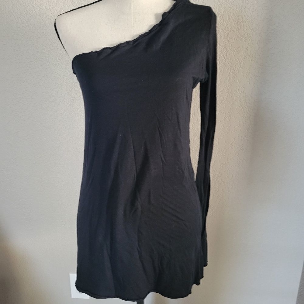 Elizabeth & James Assymetric One Black  Shoulder top Tunic Shirt L